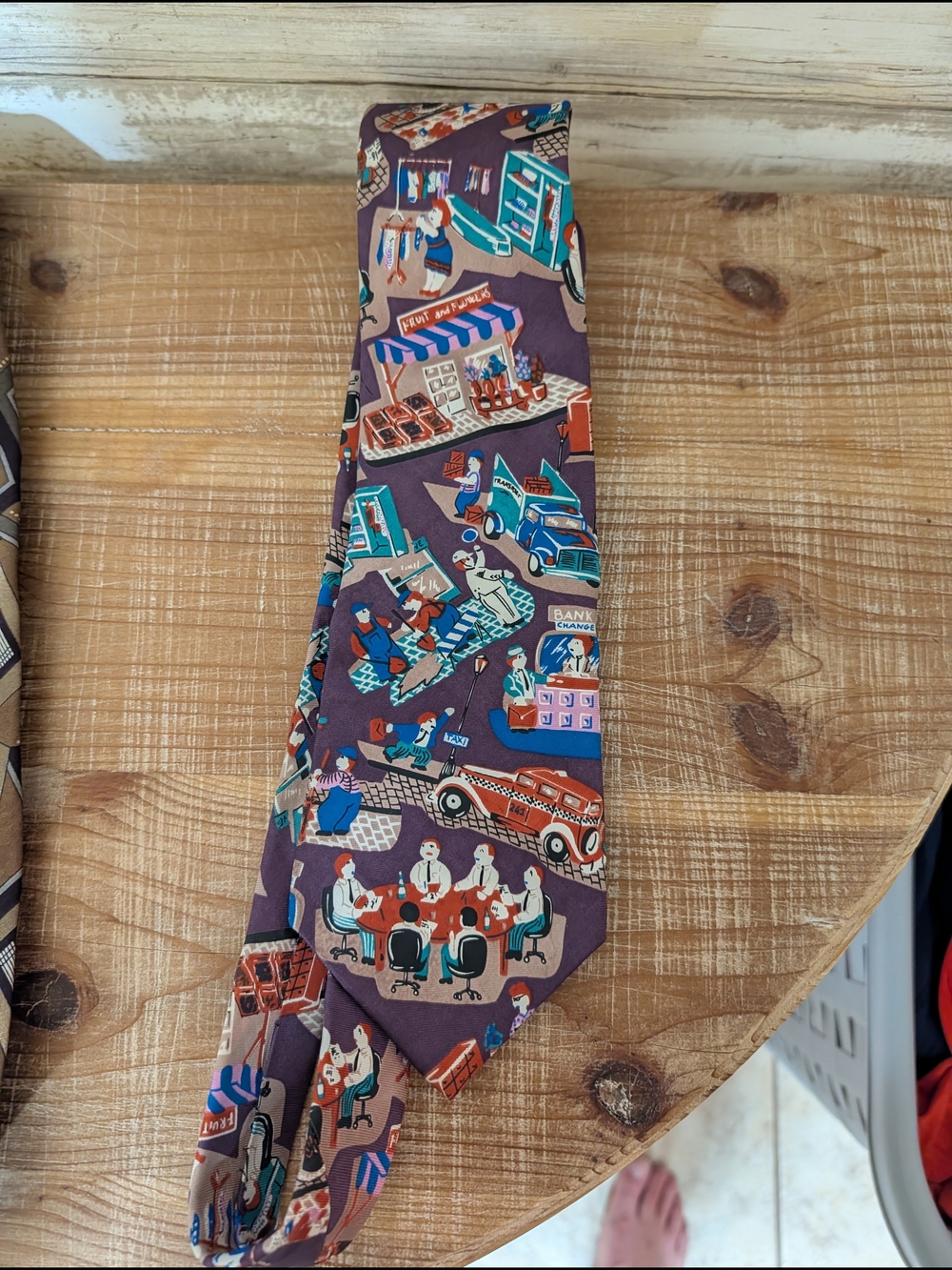 Men's Novelty Scene-Print Tie - Purple